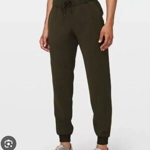 Lululemon on the fly joggers